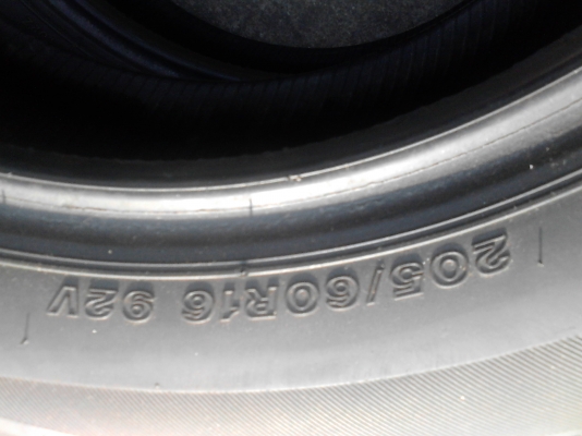 205/60R16 BRIDGESTONE MY-02 sporty style ปี2012 มี 2 เส้น TEL.081-427-3941 205/60R16 BRIDGESTONE MY-02 sporty style ปี2012 มี 2 เส้น TEL.081-427-3941