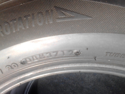 205/60R16 BRIDGESTONE MY-02 sporty style ปี2012 มี 2 เส้น TEL.081-427-3941 205/60R16 BRIDGESTONE MY-02 sporty style ปี2012 มี 2 เส้น TEL.081-427-3941