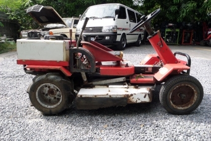 ขาย รถตัดหญ้าแบบนั่งขับ MAMETORA นำเข้าจากญี่ปุ่น สภาพพร้อมใช้งาน  เครื่อง 14 แรง ราคา 42000