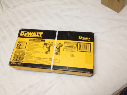 ชุดสว่านไร้สาย,สว่านไขควง DeWALT DCK211S2 ไฟ12โวลท์พร้อมแท่นชาร์จแบ็ตลิเทียม2ก้อนและกระเป๋า