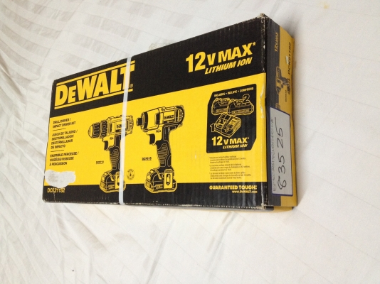 ชุดสว่านไร้สาย,สว่านไขควง DeWALT DCK211S2 ไฟ12โวลท์พร้อมแท่นชาร์จแบ็ตลิเทียม2ก้อนและกระเป๋า