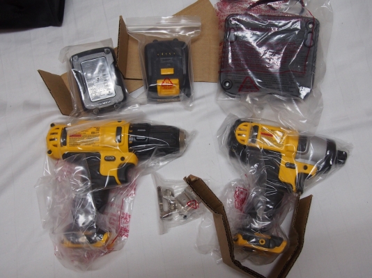 ชุดสว่านไร้สาย,สว่านไขควง DeWALT DCK211S2 ไฟ12โวลท์พร้อมแท่นชาร์จแบ็ตลิเทียม2ก้อนและกระเป๋า