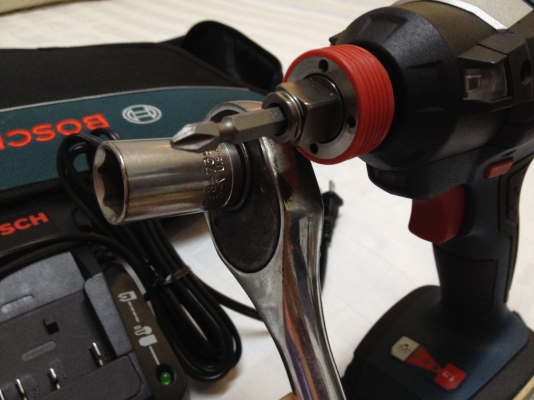 สว่านไร้สาย หัวบล็อก1/2"+ไขควง1/4" 2in1 Bosch IDH182-02 18V มอเตอร์ไม่ใช้แปรงถ่าน พร้อมแบ็ต2ก้อน แท่นชาร์จและกระเป๋าไนล่อน