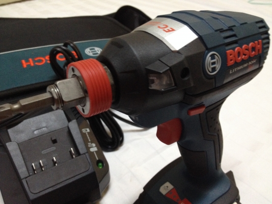 สว่านไร้สาย หัวบล็อก1/2"+ไขควง1/4" 2in1 Bosch IDH182-02 18V มอเตอร์ไม่ใช้แปรงถ่าน พร้อมแบ็ต2ก้อน แท่นชาร์จและกระเป๋าไนล่อน