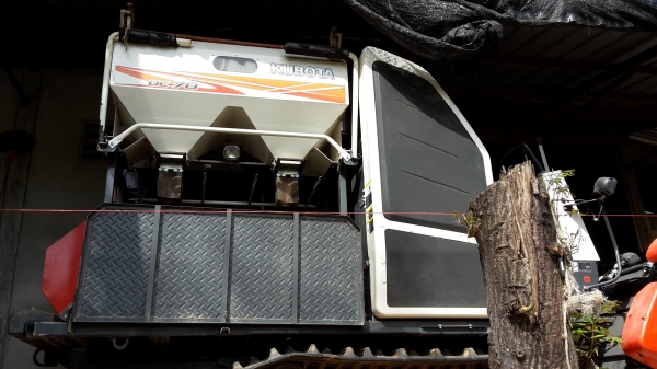 ขายรถเกี่ยวkubota dc70 พร้อมเทเลอร์ ขายรถเกี่ยวkubota dc70 พร้อมเทเลอร์