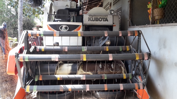 ขายรถเกี่ยวkubota dc70 พร้อมเทเลอร์