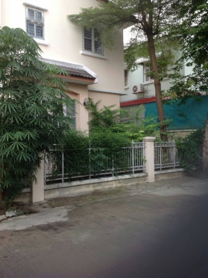 ขายทาวน์เฮ้าส์หลังมุม ม.บุศรินทร์ เทพารักษ์ 36 ตรว.พร้อมอยู่