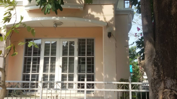 ขายทาวน์เฮ้าส์หลังมุม ม.บุศรินทร์ เทพารักษ์ 36 ตรว.พร้อมอยู่