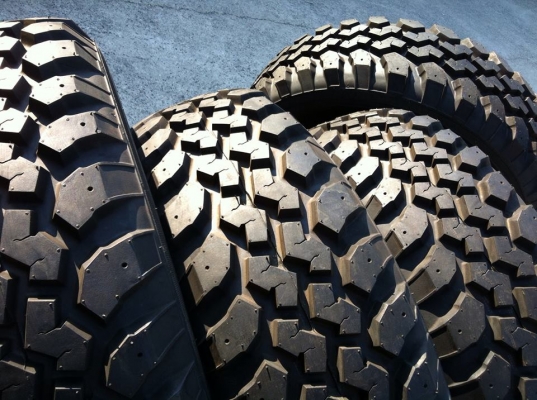 ยางมือ2 Mud-terrain ขนาด 265 75 r16 ปี14 ตุ่มหน้ายางอยู่ครบ