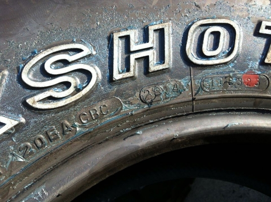 ยางมือ2 Mud-terrain ขนาด 265 75 r16 ปี14 ตุ่มหน้ายางอยู่ครบ