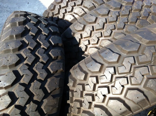 ยางมือ2 Mud-terrain ขนาด 265 75 r16 ปี14 ตุ่มหน้ายางอยู่ครบ
