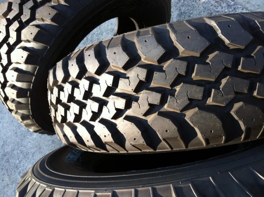 ยางมือ2 Mud-terrain ขนาด 265 75 r16 ปี14 ตุ่มหน้ายางอยู่ครบ
