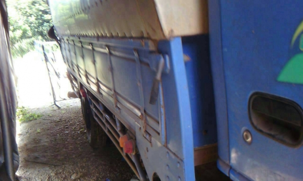 หกล้อ อีซูซุ NKR130โบว์ ปี46 สภาพดีบางเดิมทั้งคัน รถวิ่งงานตลอดแต่คอยได้ใช้ ทะเบียนพร้อมโอน