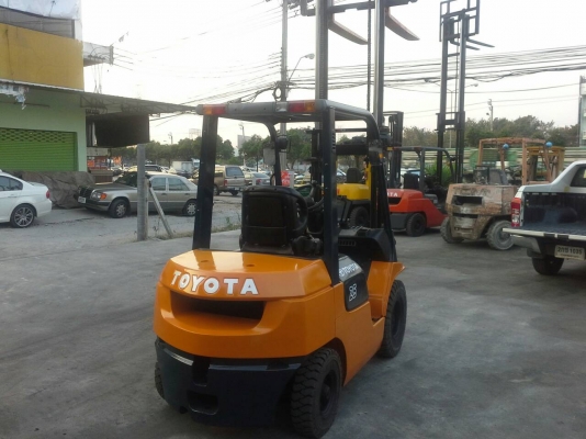 TOYOTA 7FD25 ขนาด2.5ตัน เสาสูง3เมตร เกียร์ออร์โต้ เครื่องยนต์ดีเซล2Z ยางตัน4เส้น รับประกันเครื่องเกียร์3เดือน ราคาต่อรองได้ รถพร้อมใช้งานได้เลย