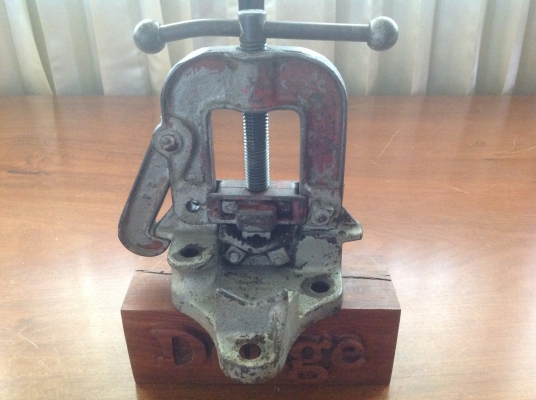 ขายปากกาจับท่อแบบตั้งโต๊ะ Vintage Ridgid