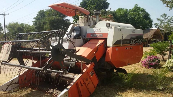 ขายรถเกี่ยวข้าว KUBOTA DC60 สภาพสวยพร้อมใช้งาน เครื่องดี ช่วงล่างแน่น ทำงานเร็ว สนใจโทร 090-8588220คุณนะ ID:narong498 หรือ www.truck.in.th/498 หรือfb:ณรงค์ ซื้อขายรถมือสอง (เว็บไซต์ส่วนตัว)