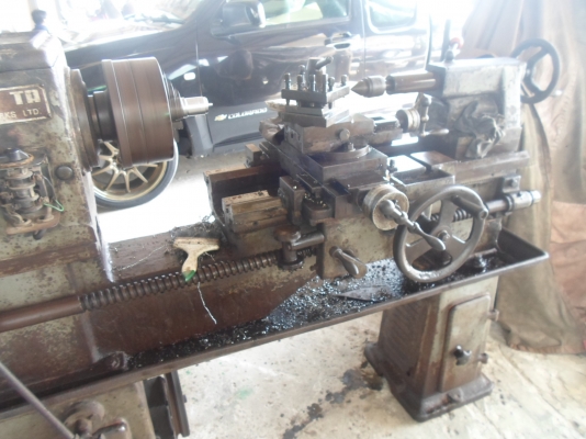 แท่นกลึง 4 ฟุต เพลาเดียว มอเตอร์ 5 แรง ไฟบ้าน เครื่องพร้อมใช้งาน ด่วน !!! 40,000