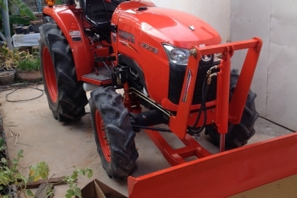 ขายคูโบต้า L3608 4 WD 2 เพลาพร้อมผานพรวน6 ตราช้าง สีเดิมๆจากโรงงานพร้อมใบมีดดันหน้าคานล่าง