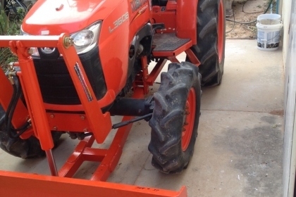 ขายคูโบต้า L3608 4 WD 2 เพลาพร้อมผานพรวน6 ตราช้าง สีเดิมๆจากโรงงานพร้อมใบมีดดันหน้าคานล่าง