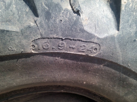 ต้องการซื้อคิ้วกะทะล้อรถตักแคท 910