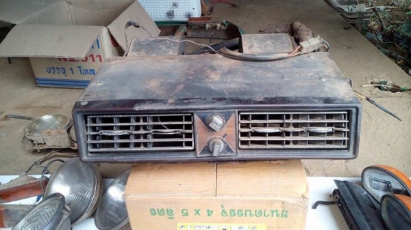 ตู้แอร์แขวนโบราณสวย