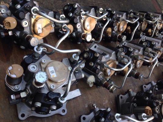 ขายปั๊มคอมมอนเรล 3โรเตอร์ 2โรเตอร์ HINO หมุนขวา ( ของใหม่แท้ )