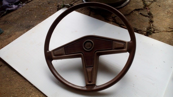 พวงมาลัย ติดรถ  datsun 120 Y