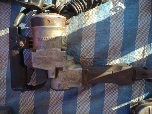 แย๊กเครื่องสกัดคอนกรีตมากีตาเสื้ออะลูมิเนียม แย๊กเครื่องสกัดคอนกรีตมากีตาเสื้ออะลูมิเนียม