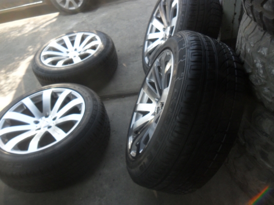 ล้อแม็ก 19นิ้ว5รู114 พร้อมยาง สวยๆ 4 ล้อ ราคา 9800 บาท