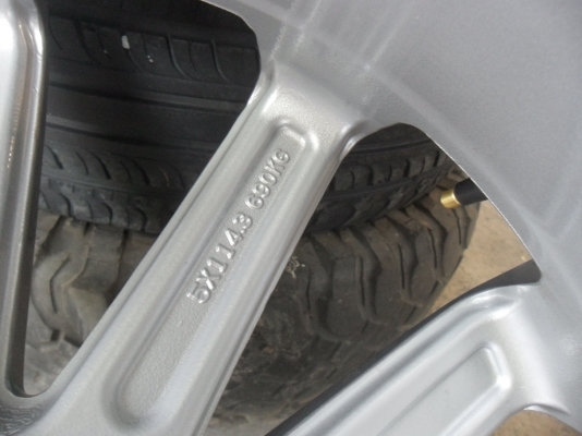 ล้อแม็ก 19นิ้ว5รู114 พร้อมยาง สวยๆ 4 ล้อ ราคา 9800 บาท