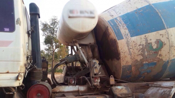 ขายรถสิบล้อโม่ปูน NISSAN CWM430H เครื่องเดิม 290 แรง ทะเบียนพร้อม