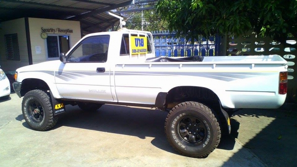 โตโยต้า วางคาน LN-106 สวยมาก พร้อมใช้ โตโยต้า วางคาน LN-106 สวยมาก พร้อมใช้