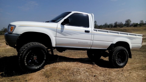 โตโยต้า วางคาน LN-106 สวยมาก พร้อมใช้ โตโยต้า วางคาน LN-106 สวยมาก พร้อมใช้