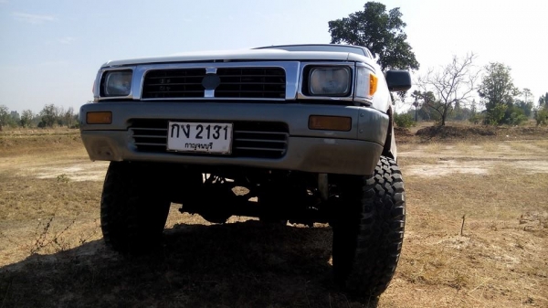 โตโยต้า วางคาน LN-106 สวยมาก พร้อมใช้ โตโยต้า วางคาน LN-106 สวยมาก พร้อมใช้