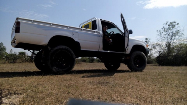 โตโยต้า วางคาน LN-106 สวยมาก พร้อมใช้ โตโยต้า วางคาน LN-106 สวยมาก พร้อมใช้