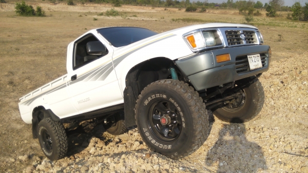 โตโยต้า วางคาน LN-106 สวยมาก พร้อมใช้ โตโยต้า วางคาน LN-106 สวยมาก พร้อมใช้