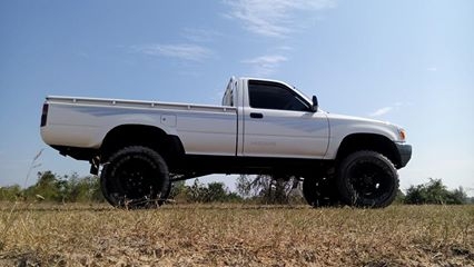 โตโยต้า วางคาน LN-106 สวยมาก พร้อมใช้ โตโยต้า วางคาน LN-106 สวยมาก พร้อมใช้