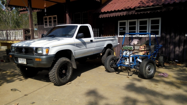 โตโยต้า วางคาน LN-106 สวยมาก พร้อมใช้ โตโยต้า วางคาน LN-106 สวยมาก พร้อมใช้