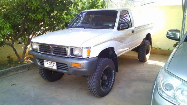 โตโยต้า วางคาน LN-106 สวยมาก พร้อมใช้ โตโยต้า วางคาน LN-106 สวยมาก พร้อมใช้