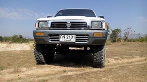 โตโยต้า วางคาน LN-106 สวยมาก พร้อมใช้ โตโยต้า วางคาน LN-106 สวยมาก พร้อมใช้