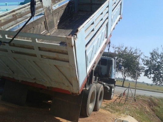 ขายดั้ม10ล้อ2เพลา ISUZU ROCKY นางฟ้า240 กระบะดั้มสามมิตร พ.เพาเวอร์ เบรกทิฟฟี่  ภายในสวย แอร์เย็น เครื่องดี คัชซีสวย มีระบบลำโพงลากลูก สภาพพร้อมใช้งาน เอกสารพร้อมโอน จัดไฟแนนซ์ได้ เงื่อนไขง่ายๆวันเดียวรับรถ สนใจโทร 090-8588220คุณนะ ID:narong498 หรือ www.t