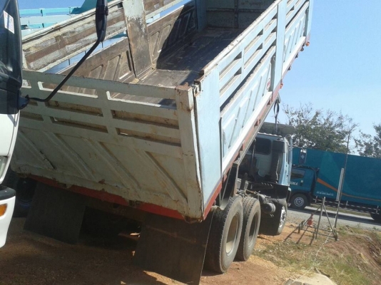 ขายดั้ม10ล้อ2เพลา ISUZU ROCKY นางฟ้า240 กระบะดั้มสามมิตร พ.เพาเวอร์ เบรกทิฟฟี่  ภายในสวย แอร์เย็น เครื่องดี คัชซีสวย มีระบบลำโพงลากลูก สภาพพร้อมใช้งาน เอกสารพร้อมโอน จัดไฟแนนซ์ได้ เงื่อนไขง่ายๆวันเดียวรับรถ สนใจโทร 090-8588220คุณนะ ID:narong498 หรือ www.t