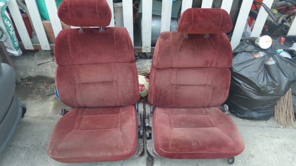 เบาะกำมะหยี่ สภาพดีมาก พร้อมรางพร้อมขา