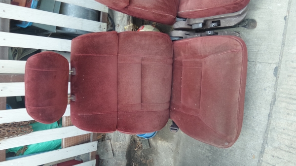 เบาะกำมะหยี่ สภาพดีมาก พร้อมรางพร้อมขา