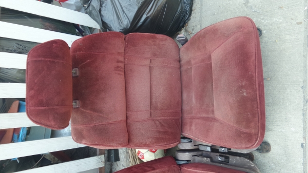เบาะกำมะหยี่ สภาพดีมาก พร้อมรางพร้อมขา