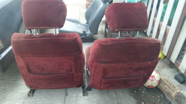 เบาะกำมะหยี่ สภาพดีมาก พร้อมรางพร้อมขา