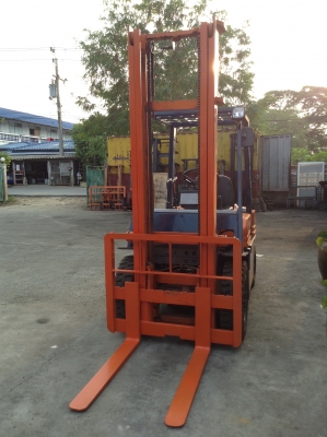 +++ ขายโฟล์คลิฟท์  TOYOTA 5FD25  ขนาด 2.5  ตัน  เครื่องยนต์ดีเซล  เสา  4  เมตร     เกียร์ธรรมดา   งา 1,070  มม.  ยางตันใหม่ 4 เส้นครับ   รถสภาพดี  พร้อมใช้ครับ +++