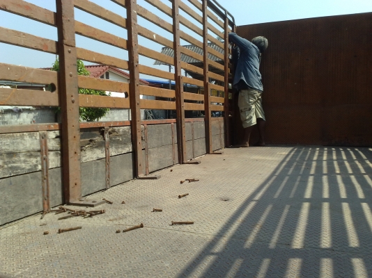 ขายคอกไม้ ขนาด ยาว 5.5 สูง 1.8 เมตร เหลือ 1 ชุดครับ