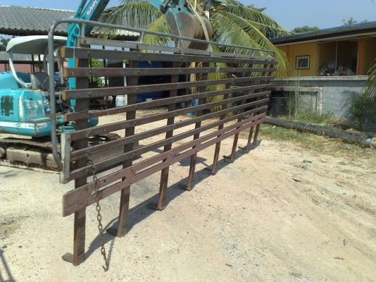 ขายคอกไม้ ขนาด ยาว 5.5 สูง 1.8 เมตร เหลือ 1 ชุดครับ