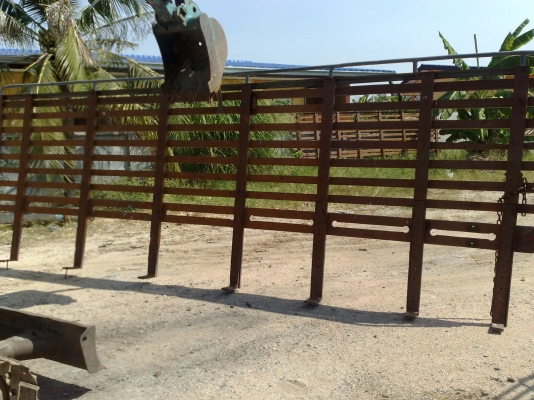 ขายคอกไม้ ขนาด ยาว 5.5 สูง 1.8 เมตร เหลือ 1 ชุดครับ